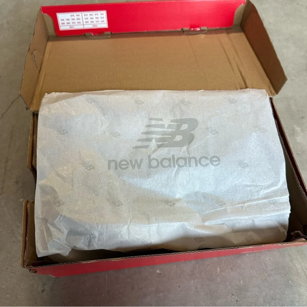 NEW BALANCE WOMENS FRESH FOAM SPORTY V2  RUNNING SHOES SIZE 5 WSPTCB2